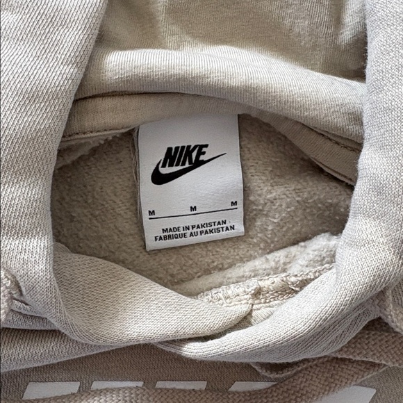Nike  pullover hoodie  cream/white logo on chest  muff front pockets EUC - Picture 7 of 15